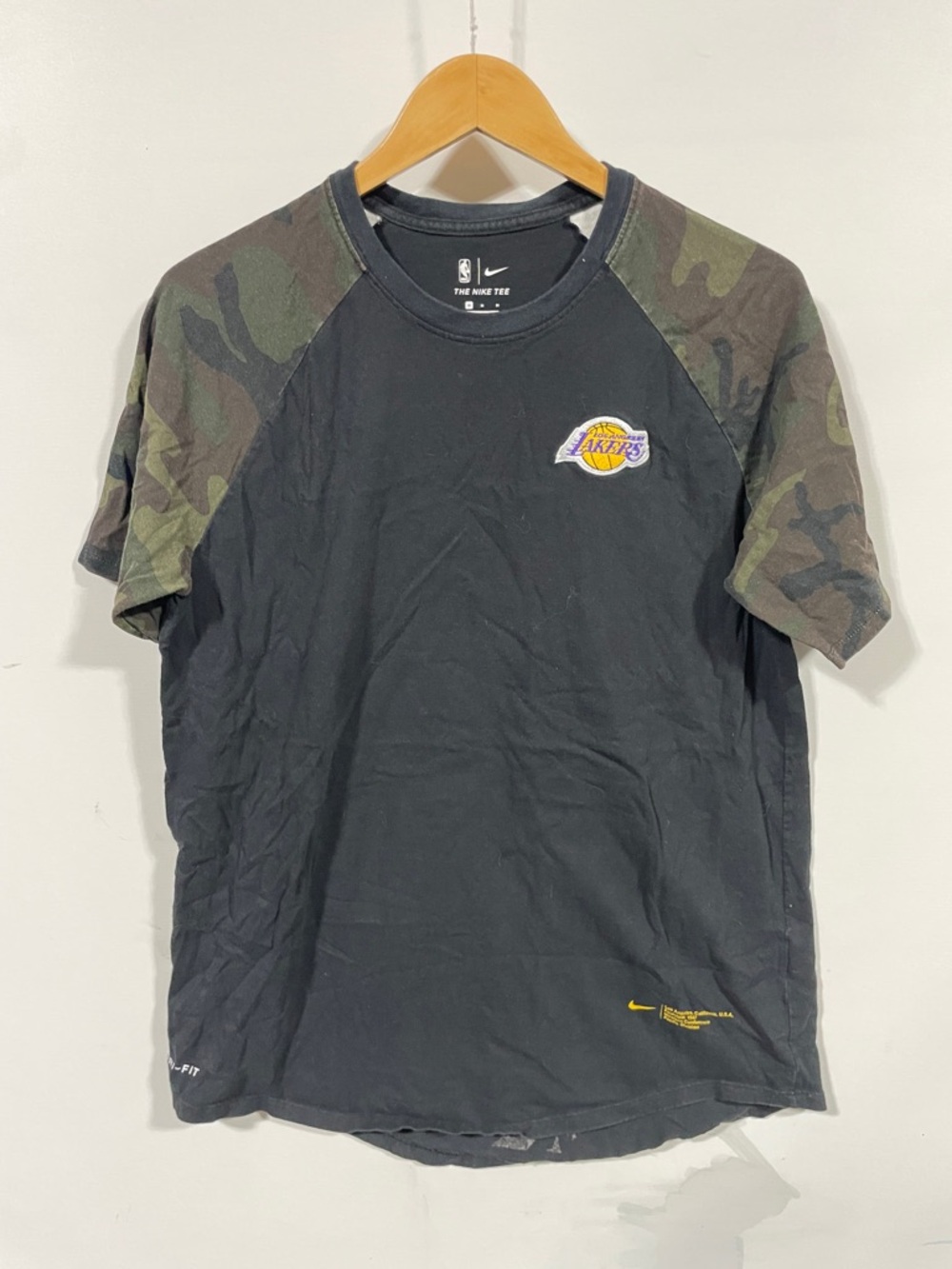 Nike NBA Lakers Black Tee with Green Camo Raglan Sleeves and Lakers Logo